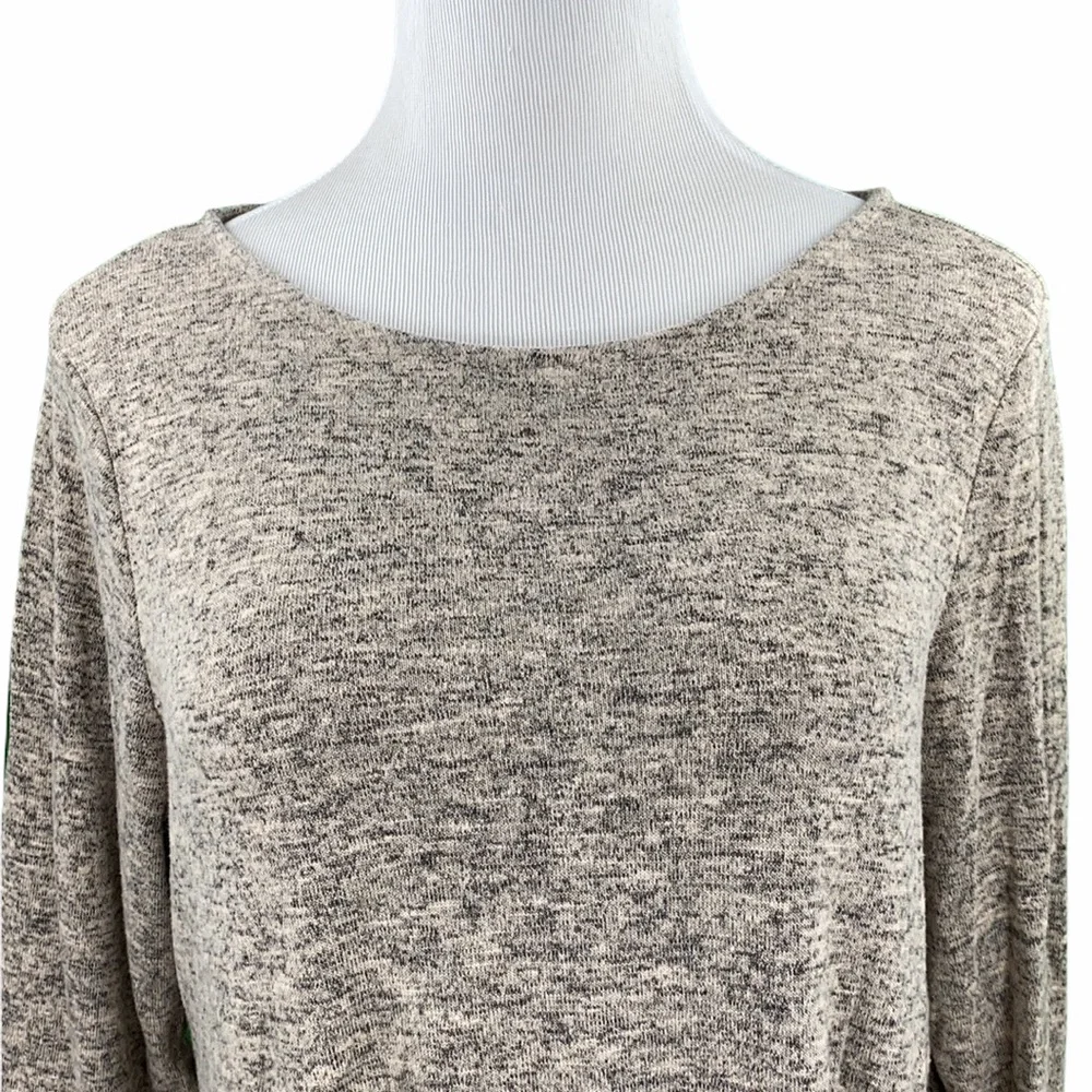 Chelsea & Theodore Beige Twist Hem Tee - Picture 3 of 12